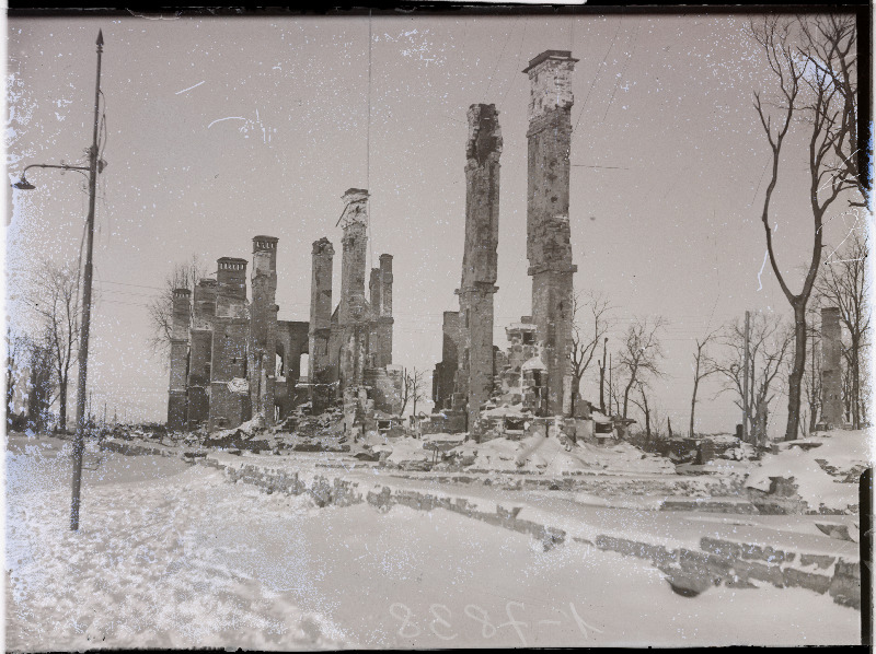 Narva in ruins in 1944 (EFA.217.1.7838)